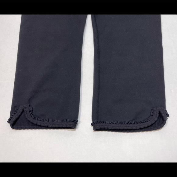 Lululemon Crop Leggings Ruffle Panels Capri Yoga Black Pants Women’s Size 8. - Picture 3 of 8